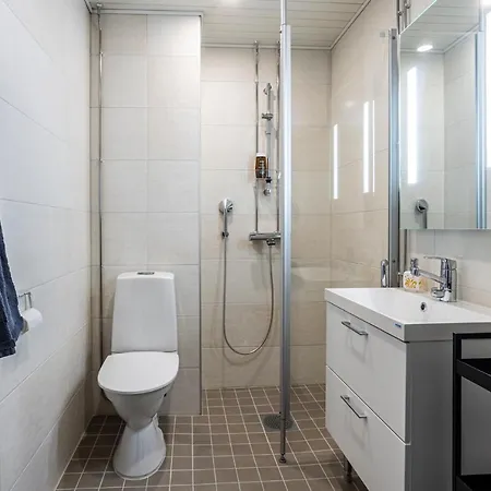 Tilava Kattohuoneisto Ydinkeskustassa, Edullinen Parkkipaikka Autolle Laehellae *