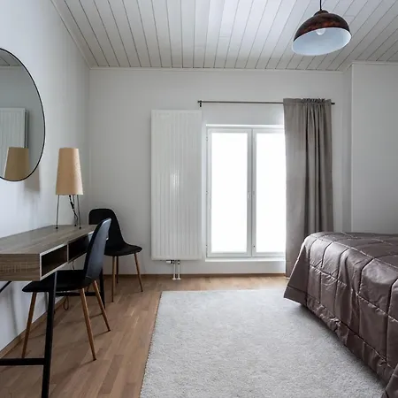 Tilava Kattohuoneisto Ydinkeskustassa, Edullinen Parkkipaikka Autolle Laehellae *