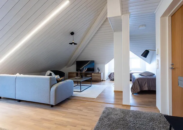 Апартаменты Tilava Kattohuoneisto Ydinkeskustassa, Edullinen Parkkipaikka Autolle Laehellae Куопио