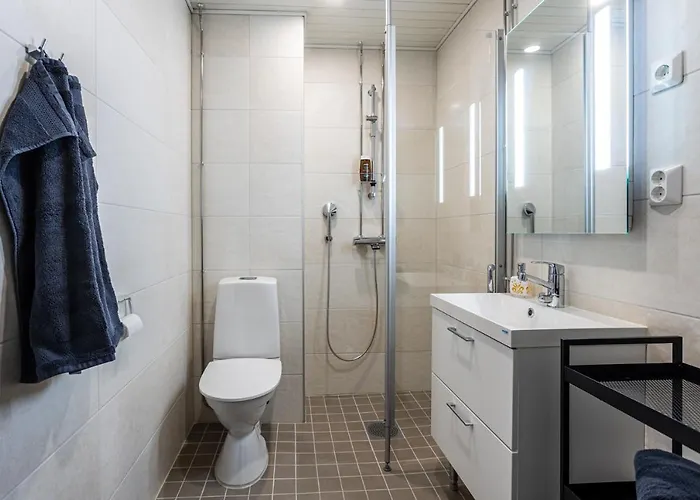 Tilava Kattohuoneisto Ydinkeskustassa, Edullinen Parkkipaikka Autolle Laehellae *