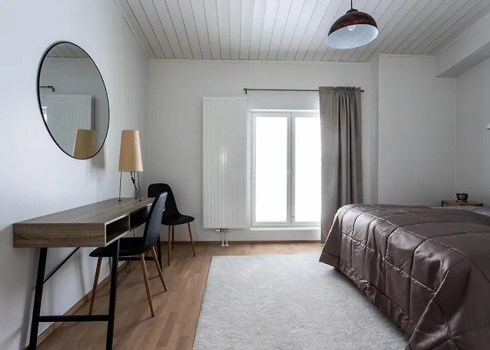 Tilava Kattohuoneisto Ydinkeskustassa, Edullinen Parkkipaikka Autolle Laehellae *