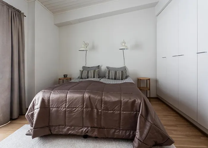 Апартаменты Tilava Kattohuoneisto Ydinkeskustassa, Edullinen Parkkipaikka Autolle Laehellae *